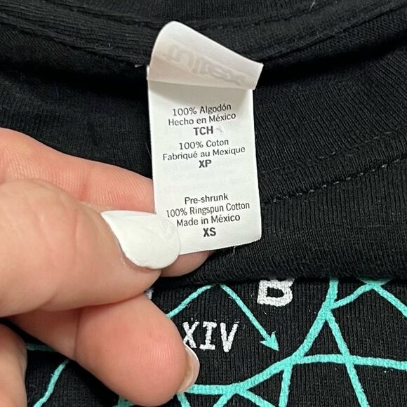 Fall Out Boy Dreamcatcher and Fall Out Boy Logo Band T-Shirts Lot of 2 XS/S - Picture 11 of 13